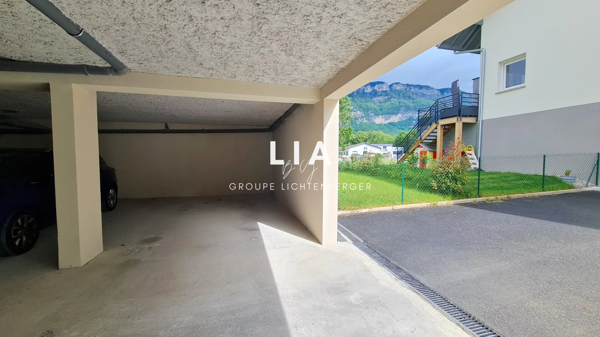 APPARTEMENT 4 PIECES DE 90 M2 TERRASSE ET GARAGE SUR MOUXY